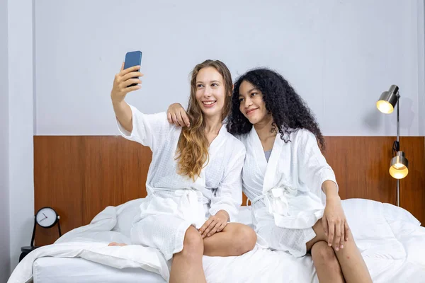 Couple Girlfriend Bathrobe Taking Selfie Sauna Spa Holiday Date Beauty — Stock Photo, Image