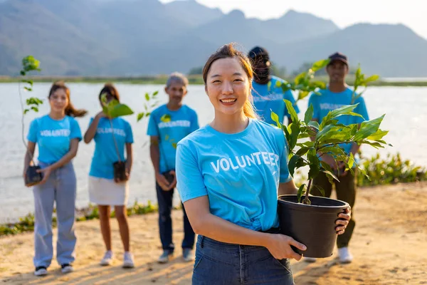 Team Young Asian Diversity Volunteer Worker Group Enjoy Charitable Social — Stock Photo, Image
