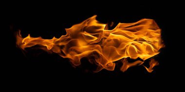 Grafik tasarım konsepti için karanlık arka planda izole edilmiş patlayıcı alev ve alev.