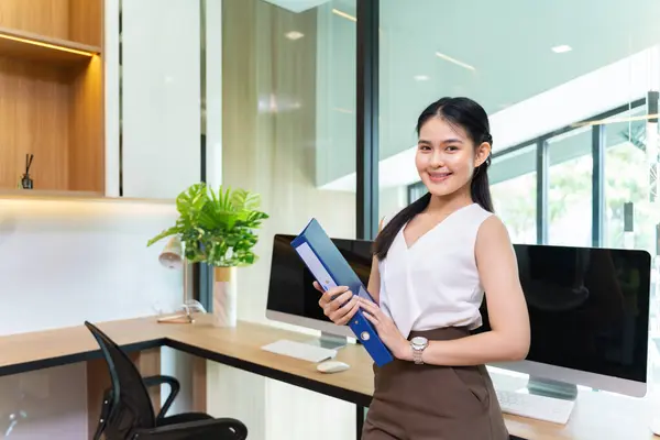 Femme Affaires Asiatique Vêtements Affaires Formels Travaillant Dans Bureau Luxe Photos De Stock Libres De Droits