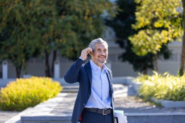 Kıdemli yürütme müdürü, hisse senedi piyasası yatırımlarındaki küresel iş büyümesi ve profesyonel pazarlama stratejisi için hissedarların çağrılarına yanıt veriyor.