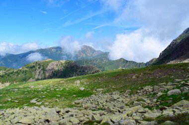 Alp dağları bulutlarda