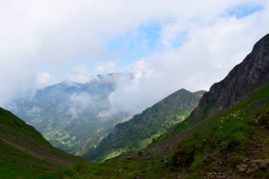 Alp dağları bulutlarda