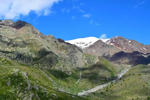 İtalyan Alpleri 'ndeki muhteşem dağ manzaraları
