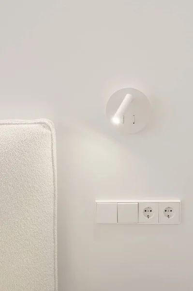 Witte Led Wandlamp Aan Het Bed Verlicht Creatieve Moderne Muur — Stockfoto