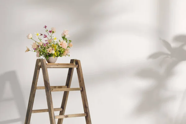 Fresh Cut Flower Arrangement Vase Decoration Home Flowers Delivery Concept — Stock Photo, Image