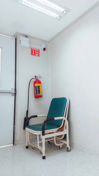 Hastane Koridorunda Sandalye — Stok fotoğraf