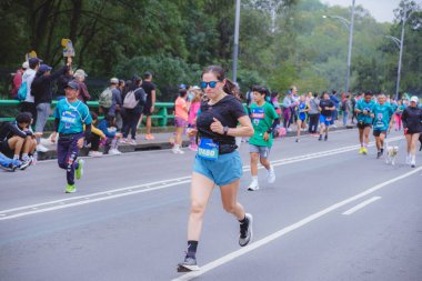 Editör, maraton, bimbo, global, race, 2025, street, sports shoe, running, athlete, jogging, city, sports, sport, crowd of people, sports clothes, entertainment hunt, Mexico City, motion, woman, young, happy, summer, international, 