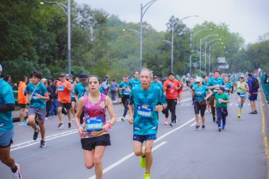 Editör, maraton, bimbo, global, race, 2025, street, sports shoe, running, athlete, jogging, city, sports, sport, crowd of people, sports clothes, entertainment hunt, Mexico City, motion, woman, young, happy, summer, international, 