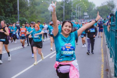 Editör, maraton, bimbo, global, race, 2025, street, sports shoe, running, athlete, jogging, city, sports, sport, crowd of people, sports clothes, entertainment hunt, Mexico City, motion, woman, young, happy, summer, international, 