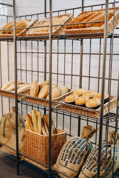 Istnieje Przechowywanie Wszystkich Produktów Chlebowych Kawiarni Lub Restauracji Widzimy Dużo — Zdjęcie stockowe
