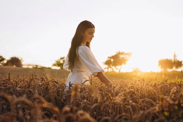 Beautiful Girl Having Fun Holding Wheat Big Field She Wearing — Stock Photo, Image