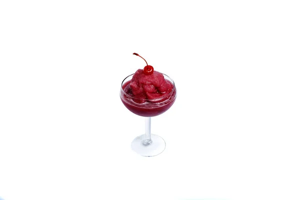 Rode Cocktail Witte Achtergrond Met Verse Kers Sorbet — Stockfoto