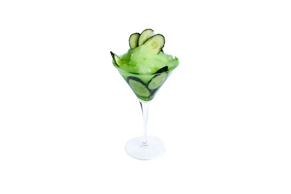 Grön Cocktail Vit Bakgrund Med Färska Gurkor Och Sorbet — Stockfoto