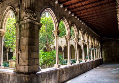 Barcelona 'nın (Katalonya, İspanya) eski bir parçası olan Santa Ana manastırının manastırı. Katalonya 'nın meşhur meydanına çok yakın..