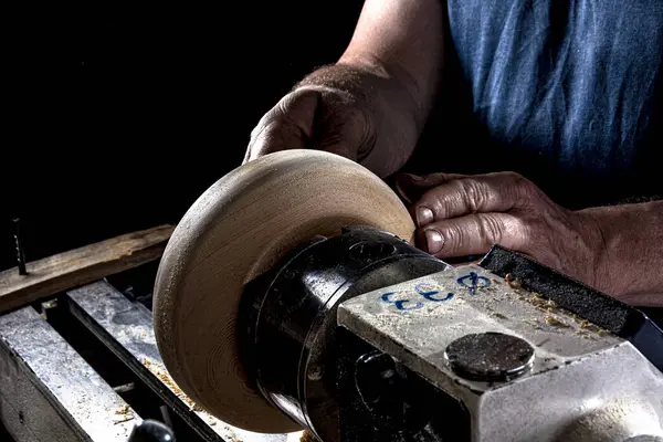 Craftsman Creating Wooden Bowl Lathe Image Workshop Black Background — Stock Photo, Image