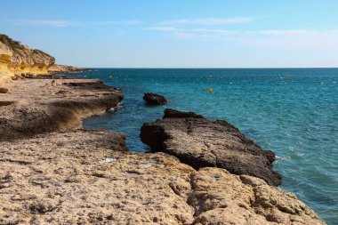 Açık mavi gökyüzü, yüksek açı manzarası, Fransız Rivierası, Fransa