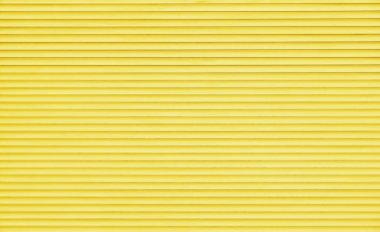 Sarı rengin arkaplan deseni yatay metal pencere perdesi perdeleri