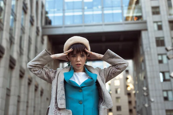 stock image Brunette in a beret in the autumn city