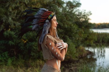 Doğada sıcak bir sonbahar günü