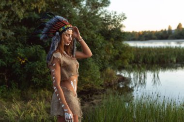 Doğada sıcak bir sonbahar günü