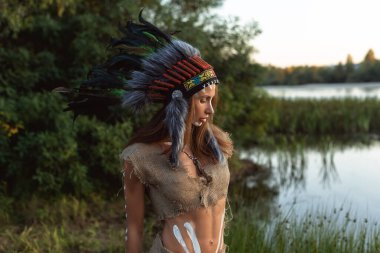 Doğada sıcak bir sonbahar günü