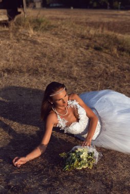 Ukrayna doğasında genç bir kadın