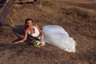 Ukrayna doğasında genç bir kadın