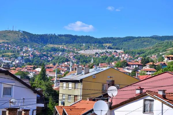 Yaz boyunca Trebeviç Dağı 'ndan Saraybosna' nın panoramik manzarası. Avrupa 'ya seyahat ....