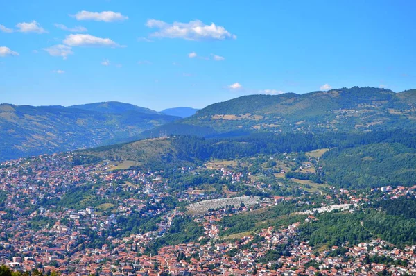 Панорамный Вид Сараево Летом Горы Требевич Путешествие Европу — стоковое фото