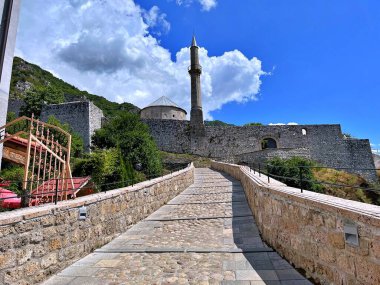 Tatilde eski kaleden Travnik 'e panoramik manzara, Bosna-Hersek' te Travnik