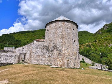 Tatilde eski kaleden Travnik 'e panoramik manzara, Bosna-Hersek' te Travnik