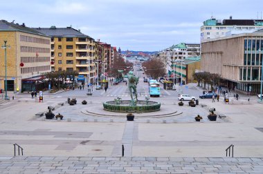  Göteborg 'da Carl Milles' in ikonik Poseidon heykeli. Göteborg İsveç 'in en büyük ikinci şehri ve önemli bir limandır. İskandinavya 'ya seyahat