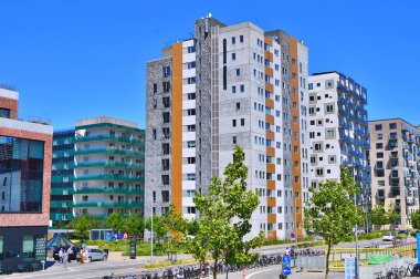  Aarhus Limanı 'nda yeni modern mimari. Binanın adı Buzdağı. Yaz boyunca İskandinavya 'ya seyahat, Danimarka' da Aarhus.