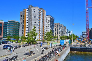  Aarhus Limanı 'nda yeni modern mimari. Binanın adı Buzdağı. Yaz boyunca İskandinavya 'ya seyahat, Danimarka' da Aarhus.