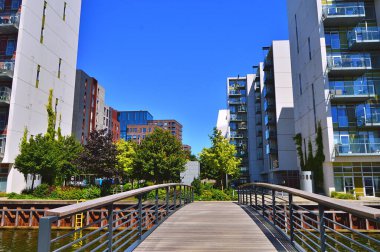  Aarhus Limanı 'nda yeni modern mimari. Binanın adı Buzdağı. Yaz boyunca İskandinavya 'ya seyahat, Danimarka' da Aarhus.