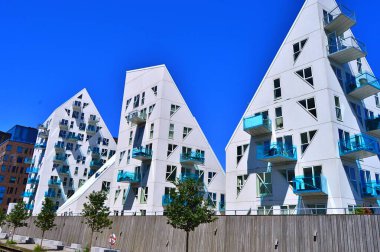 Aarhus Limanı 'nda yeni modern mimari. Binanın adı Buzdağı. Yaz boyunca İskandinavya 'ya seyahat, Danimarka' da Aarhus.