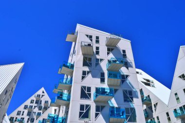  Aarhus Limanı 'nda yeni modern mimari. Binanın adı Buzdağı. Yaz boyunca İskandinavya 'ya seyahat, Danimarka' da Aarhus.