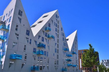  Aarhus Limanı 'nda yeni modern mimari. Binanın adı Buzdağı. Yaz boyunca İskandinavya 'ya seyahat, Danimarka' da Aarhus.