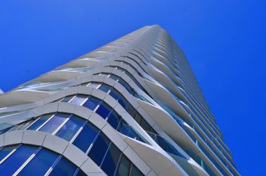  Aarhus Limanı 'nda yeni modern mimari. Binanın adı Buzdağı. Yaz boyunca İskandinavya 'ya seyahat, Danimarka' da Aarhus.