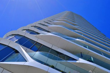  Aarhus Limanı 'nda yeni modern mimari. Binanın adı Buzdağı. Yaz boyunca İskandinavya 'ya seyahat, Danimarka' da Aarhus.