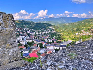 16.07.2022. Bosna, Jajce 'deki eski şatonun panoramik manzarası. En üst nokta. Seyahat