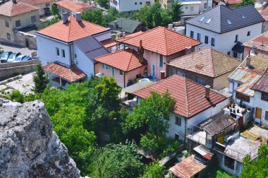 Bosna-Hersek 'in orta Bosna Kantonu' ndaki Travnik kasabasındaki kale. Stari Grad olarak bilinen anıt, 14. yüzyılın sonlarında ve 15. yüzyılın başlarında inşa edildiğine inanılıyor.