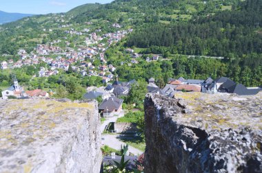 Tatilde Avrupa 'ya seyahat, Bosna-Hersek' te Jajce. Jajce üzerindeki eski kaleden panoramik manzara. Üst hedef