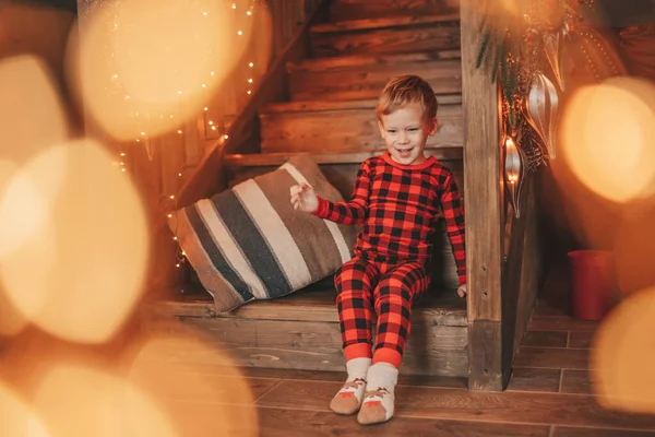 Glimlach Klein Kind Actief Hebben Plezier Beweging Wachten Wonder Kerstman — Stockfoto
