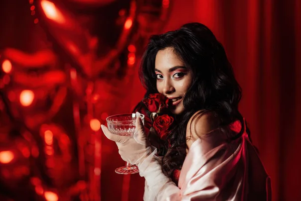 Sensual Curly Black Haired Woman Fishnet Gloves Glass Wine Roses — Stockfoto