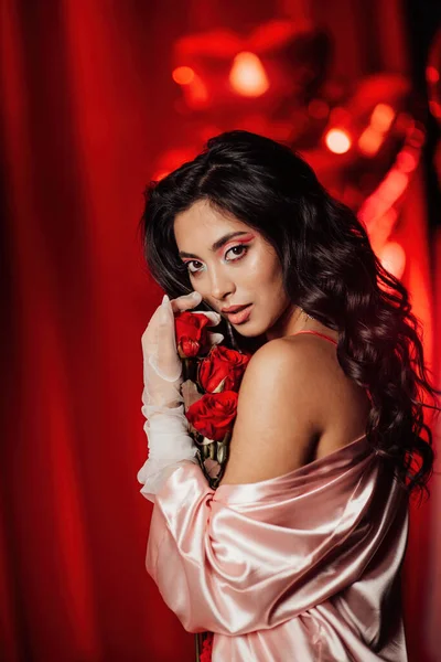 Beautiful Woman Wearing Sexy Lace Underwear Silk Robe Posing Roses — ストック写真