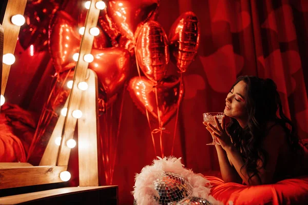 Curly Black Hair Asian Model Champagne Glass Posing Bed Valentine — Photo