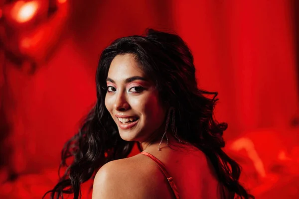 Beautiful Sexy Woman Posing Red Glamour Background — Stockfoto