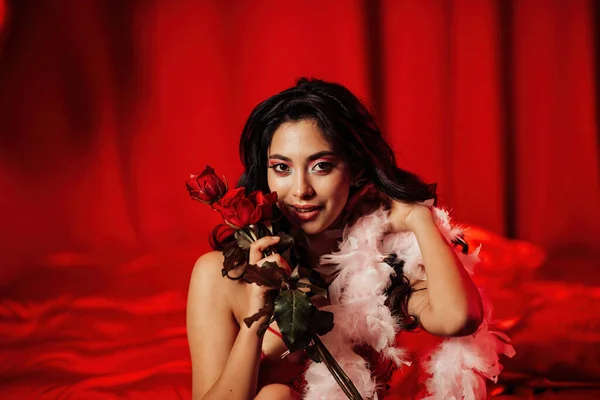Attractive Asian Woman Feather Boa Posing Roses Red Glamour Background — 图库照片